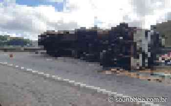 Itabirito: caminhão bate em radar e capota na BR-040 - Sou Notícia