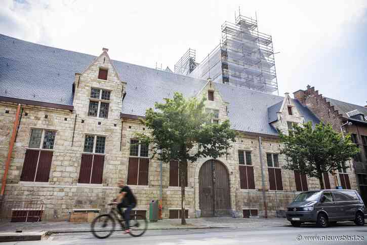 Gevel van Knechtjeshuis op de Paardenmarkt uit de steigers: “Binnen wordt er nog hard gewerkt”