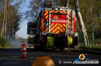 FW-MG: Verkehrsunfall PKW gegen Straßenlaterne