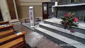Bari, nella chiesa di San Ferdinando cade pezzo di stucco: si riapre domenica 7 agosto. L'appello: "Aiutateci a sostenere i lavori" - La Repubblica