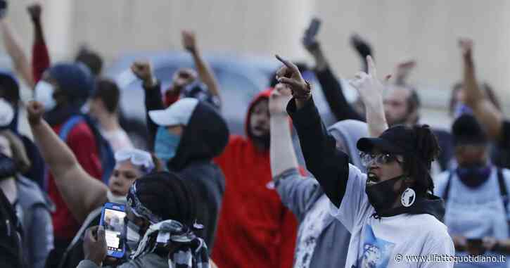 Usa, quattro agenti accusati per la morte di Breonna Taylor, la 26enne uccisa durante un raid nella sua casa dalle forze di polizia