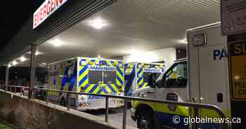 Hamilton paramedics boss says ambulance offload delays on course for record high in 2022