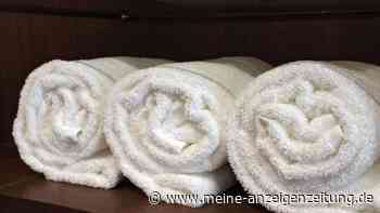 Kratzige Handtücher mit Backpulver wieder flauschig bekommen