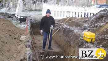 Archäologe entdeckt Wallmauer der alten Ölsburg