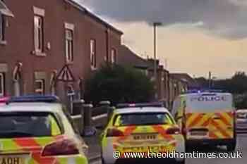 Police descend on Oldham street over 'disturbance' - The Oldham Times