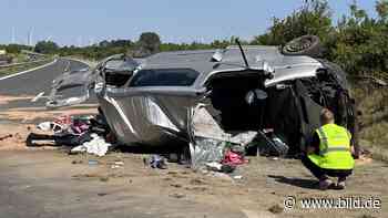 Brandenburg: Familien-Van überschlägt sich auf Autobahn – zwei Tote - BILD