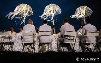 A Imperia in cento per la 'cena in silenzio' - Sky Tg24
