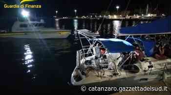 Crotone, sbraco di 68 migranti: rintracciati e sottoposti a fermo gli scafisti - Gazzetta del Sud - Edizione Catanzaro, Crotone, Vibo