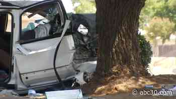 Deadly crash shuts down central Fresno roadway