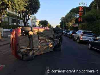 Lido di Camaiore, auto si ribalta in viale Colombo: danneggiate le auto parcheggiate - Corriere Fiorentino