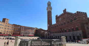 Palio, in Piazza del Campo arrivano varchi e palchi - Corriere di Siena