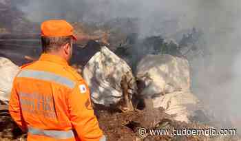 Bombeiros combatem incêndio em depósito de silagem em Monte Alegre de Minas | Foto - Tudo Em Dia