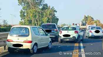 Incidente sull’A18 Catania-Messina, scontro tra diverse vetture: traffico rallentato | FOTO - StrettoWeb