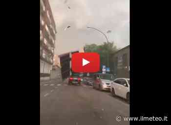 Meteo cronaca diretta: (video) Cremona, il maltempo fa crollare alberi e tetti sulle auto in transito - iLMeteo.it