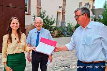 Initiative übergibt Unterschriften zum Erhalt eines Spielplatzes in Kenzingen - Kenzingen - badische-zeitung.de