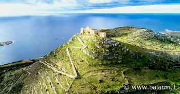 L'antico castello della "Farfalla sul mare": ammirare l'alba in Sicilia, su acque limpide - Balarm.it