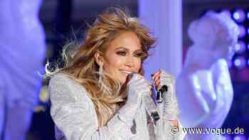 Jennifer Lopez schwört auf dieses Produkt für glänzendes, voluminöses Haar - VOGUE Germany