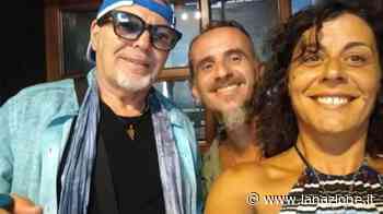 Il maxi murale di Vasco a Zocca è opera di due artisti camaioresi - LA NAZIONE