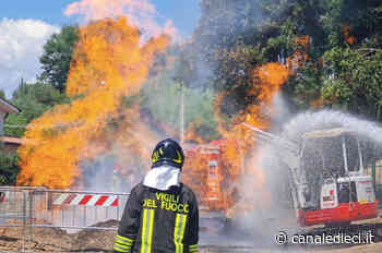 Fuoco alla porte di Roma: un'opera di scavo fa saltare la tubazione del gas. Ferito un operaio - Canale Dieci
