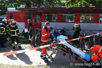 Tödlicher Unfall am AKN-Bahnhof: Mann wird vom Zug erfasst - TAG24