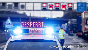 Massen-Crash auf A8 Richtung Salzburg: Sechs Fahrzeuge beteiligt – ein Schwerstverletzter