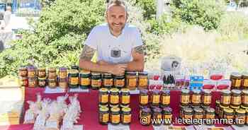 Sur le marché de Guidel, Gwendal Danse présente ses produits artisanaux au miel - Le Télégramme