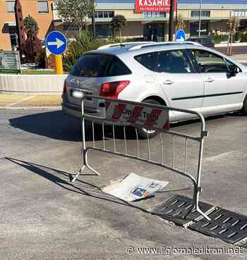 Trani, caditoia sfondata in via Barletta: una transenna ed un cartone non bastano - ilgiornaleditrani - Radio Bombo