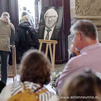 Fußball-Idol Uwe Seeler im engsten Familienkreis beigesetzt - Antenne Unna