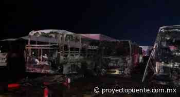 Incendio daña 6 camiones de transporte en lote sobre carretera Hermosillo-Bahía de Kino - Proyecto Puente