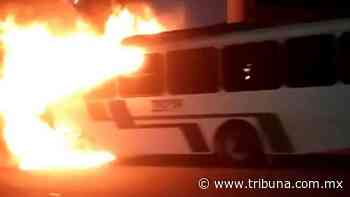 Susto en Hermosillo: Corto circuito provoca incendio en autobús con 15 empleados a bordo - TRIBUNA