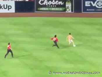 Underwear-clad streaker outruns security team during Padres game - Wetaskiwin Times Advertiser