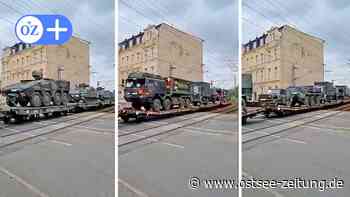 Video aus Stralsund: Zug mit Panzern rollt durch die Stadt – warum? - Ostsee Zeitung