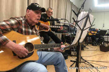 93-year-old Chilliwack Man Still Strumming And Singing At Weekly Country Jam Nights - Abbotsford News