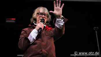 Absurde Geschichten und ausgefeilte Musikalität: Helge Schneider in Kulturarena