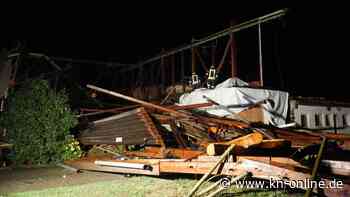 Baden-Württemberg: Sturm weht Dach von Materialhalle
