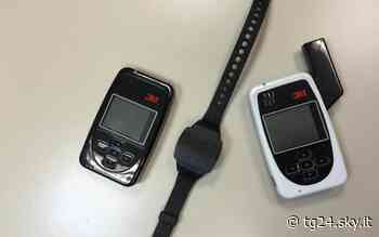 Benevento, perseguitava la ex e il figlio: applicato bracciale antistalking - Sky Tg24