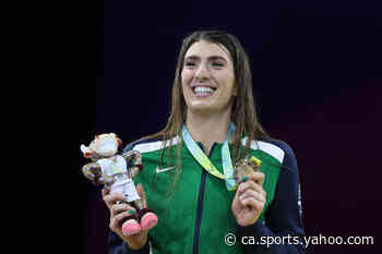 History-maker Bethany Firth defies pressure to snatch Commonwealth gold - Yahoo Canada Sports