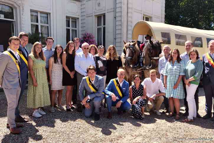 André en Annie zitten in gouden huwelijksboot