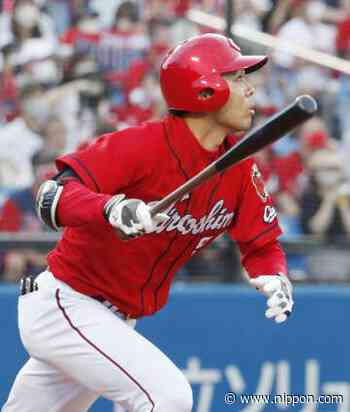 UDPATE1: Baseball: Akiyama leads way as Carp demolish league-leading Swallows - Nippon.com
