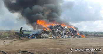 Ardea, brucia la montagna di rifiuti tossici: il degrado è senza fine - Il Tempo
