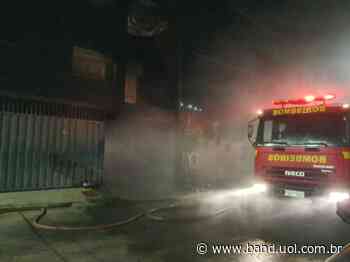 Oficina pega fogo e carro é destruído em Conselheiro Lafaiete - Band Jornalismo