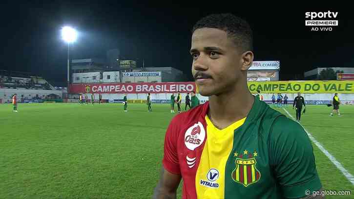 Já viu isso? Técnico do Brusque interrompe entrevista de Ygor Catatau após gol anulado - Globo