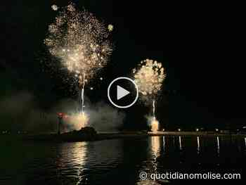 La danza di luci sull'acqua incanta Termoli: in migliaia per i fuochi di San Basso - quotidianomolise.com - Il Quotidiano del Molse