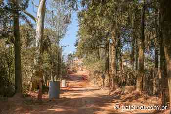 Estrada Elias Alves da Costa, em Itapevi, começa a receber pavimentação - Primeira Edição