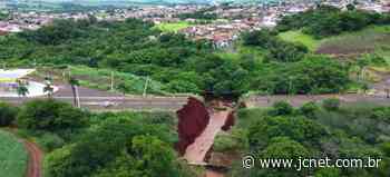 Obra em cratera aberta por chuva avança em Barra Bonita - Jornal da Cidade de Bauru