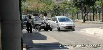 MANDURIA - Ennesimo incidente all'incrocio fra via per Sant'Antonio e viale Scegnu: i residenti chiedono dei dossi artificiali da tre anni - ManduriaOggi