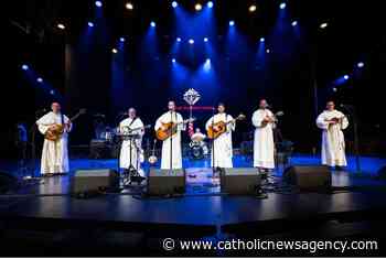 Nashville Dominican Sisters support Hillbilly Thomists on country music’s most famous stage - Catholic News Agency