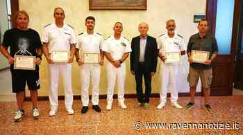 Salvano una bimba dispersa in mare aperto: il Sindaco di Cervia premia gli eroi della Guardia Costiera e degli stabilimenti balneari - RavennaNotizie.it - ravennanotizie.it