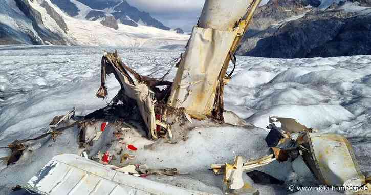 Schmelzender Gletscher gibt  Flugzeugwrack frei