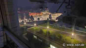 Warum ein großer Parkplatz in Ulm leer steht, aber hell beleuchtet wird - SWR Aktuell